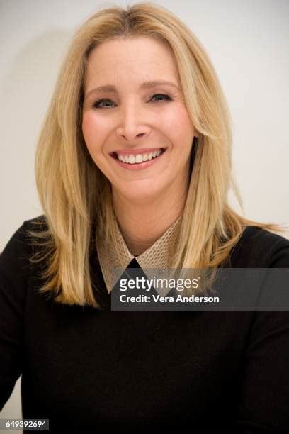 10,339 Lisa Kudrow Photos & High Res Pictures